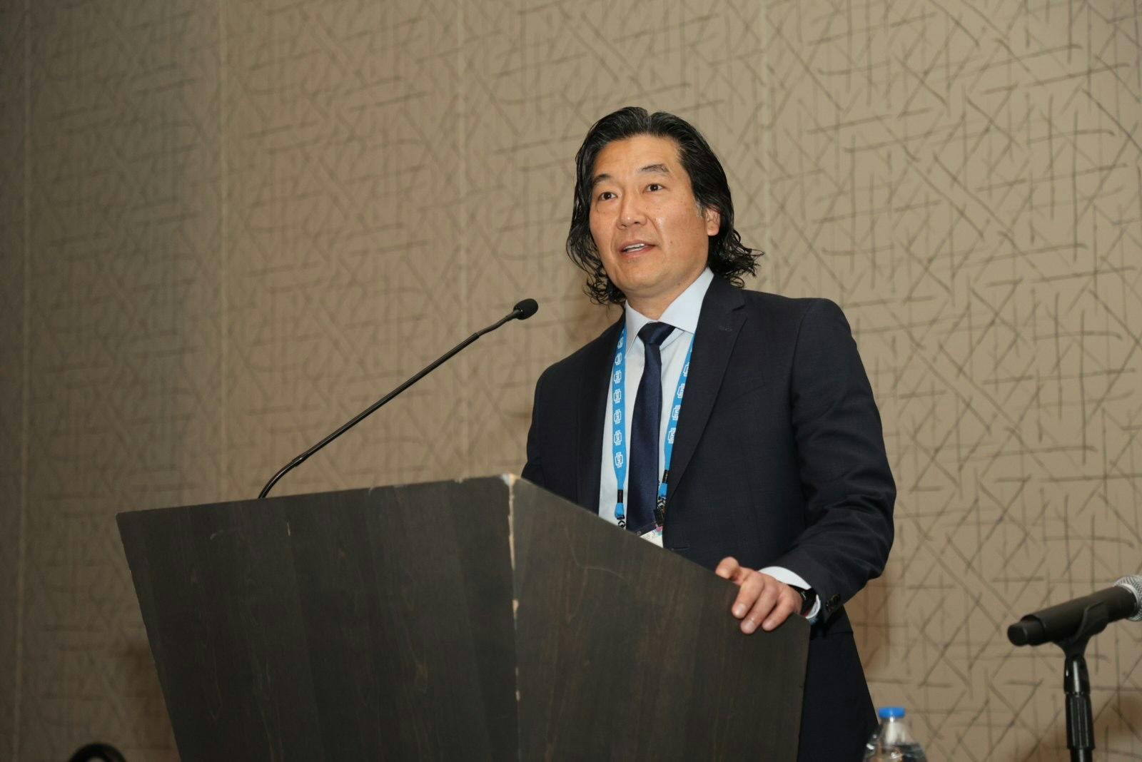 Darin Okuda, MD, FAAN, presents to the room of CMSC attendees in Aurora, Colorado.
Image courtesy: Shmulik Almany